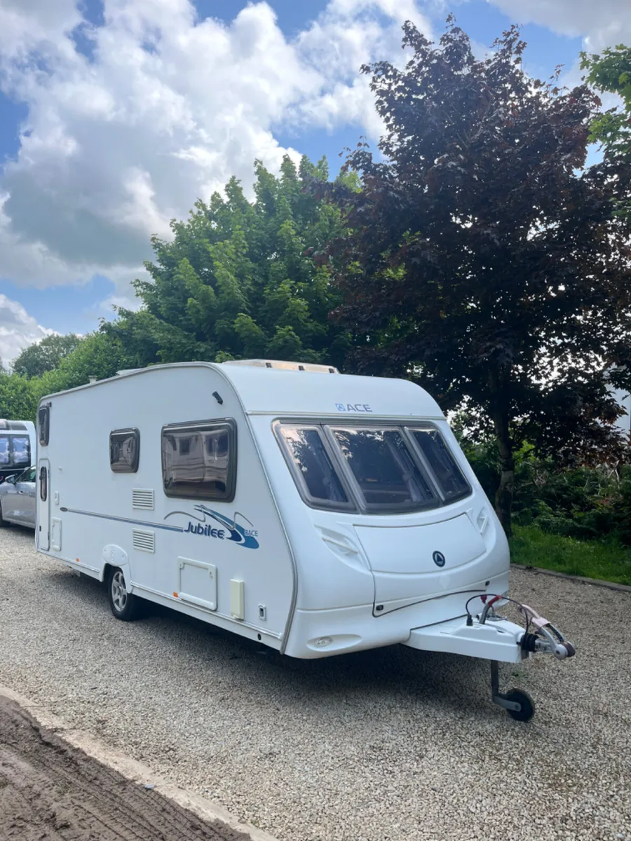 Ace Jubilee 6 Berth Fixed Bunkbed Caravan - Image 1
