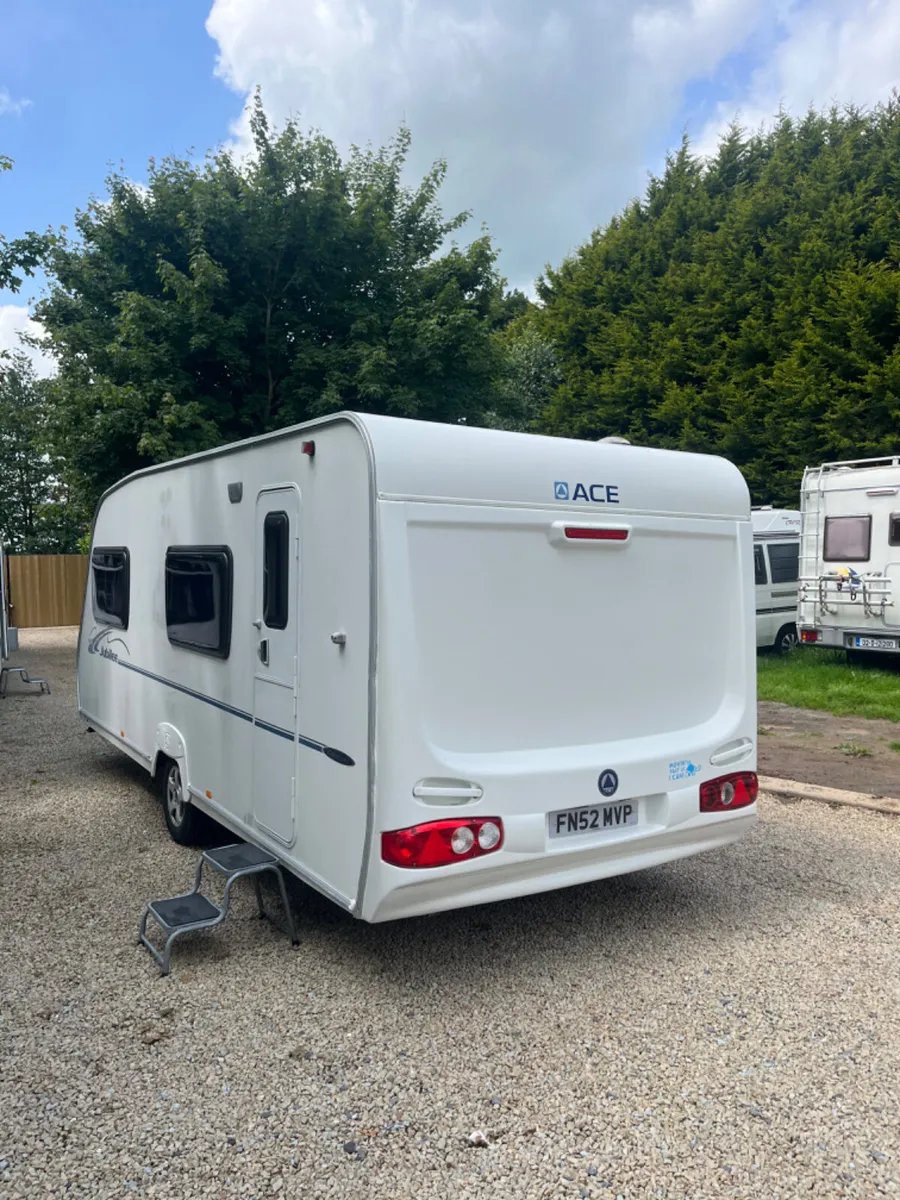 Ace Jubilee 6 Berth Fixed Bunkbed Caravan - Image 4