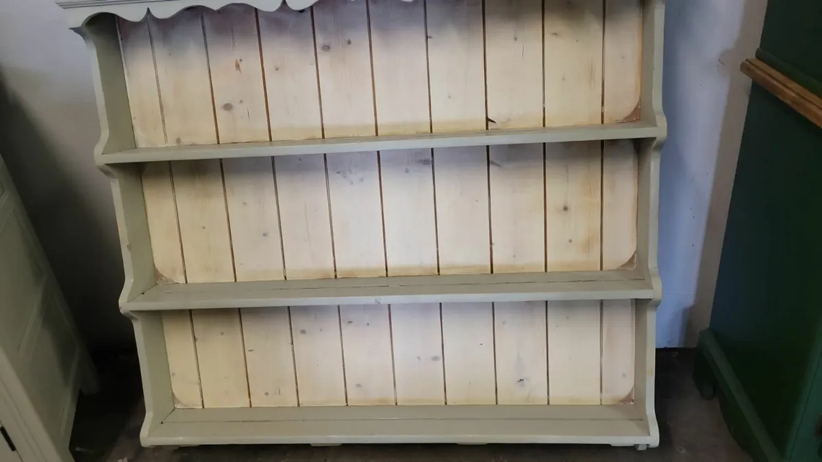 Large vintage pine wall dresser, plate rack - Image 2