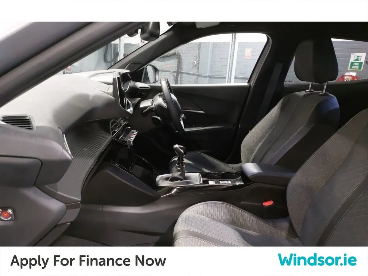 Peugeot 2008 1.2 Puretech 100bhp Allure - Image 4