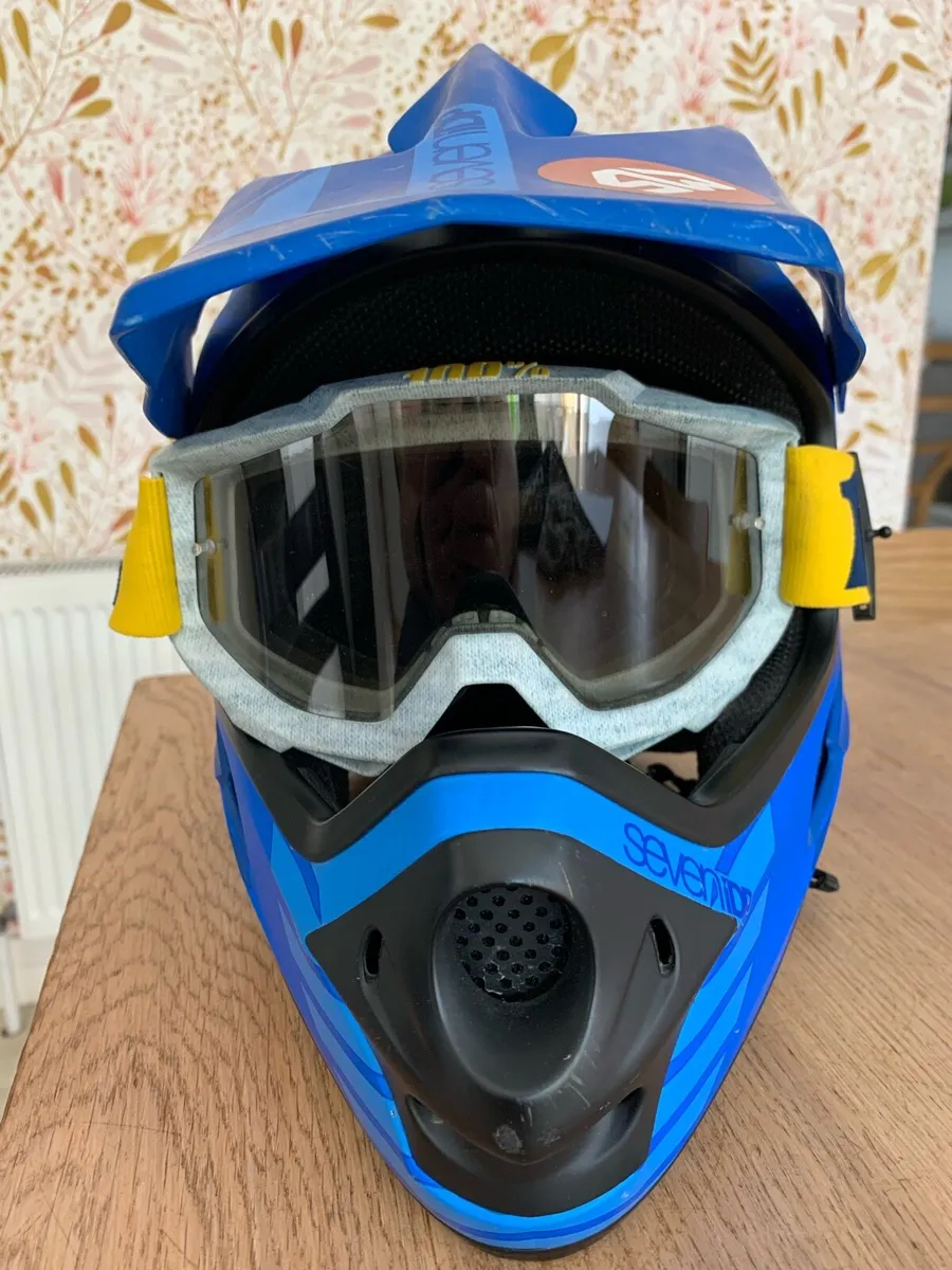 Mountain bike full face helmet and goggles - Image 3
