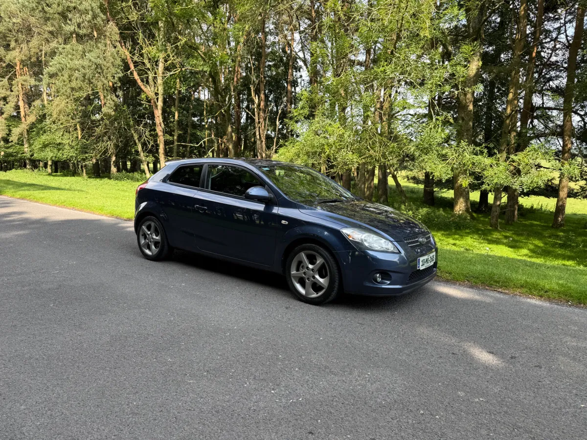 Kia Ceed 2010 Diesel Hatchback - Image 1