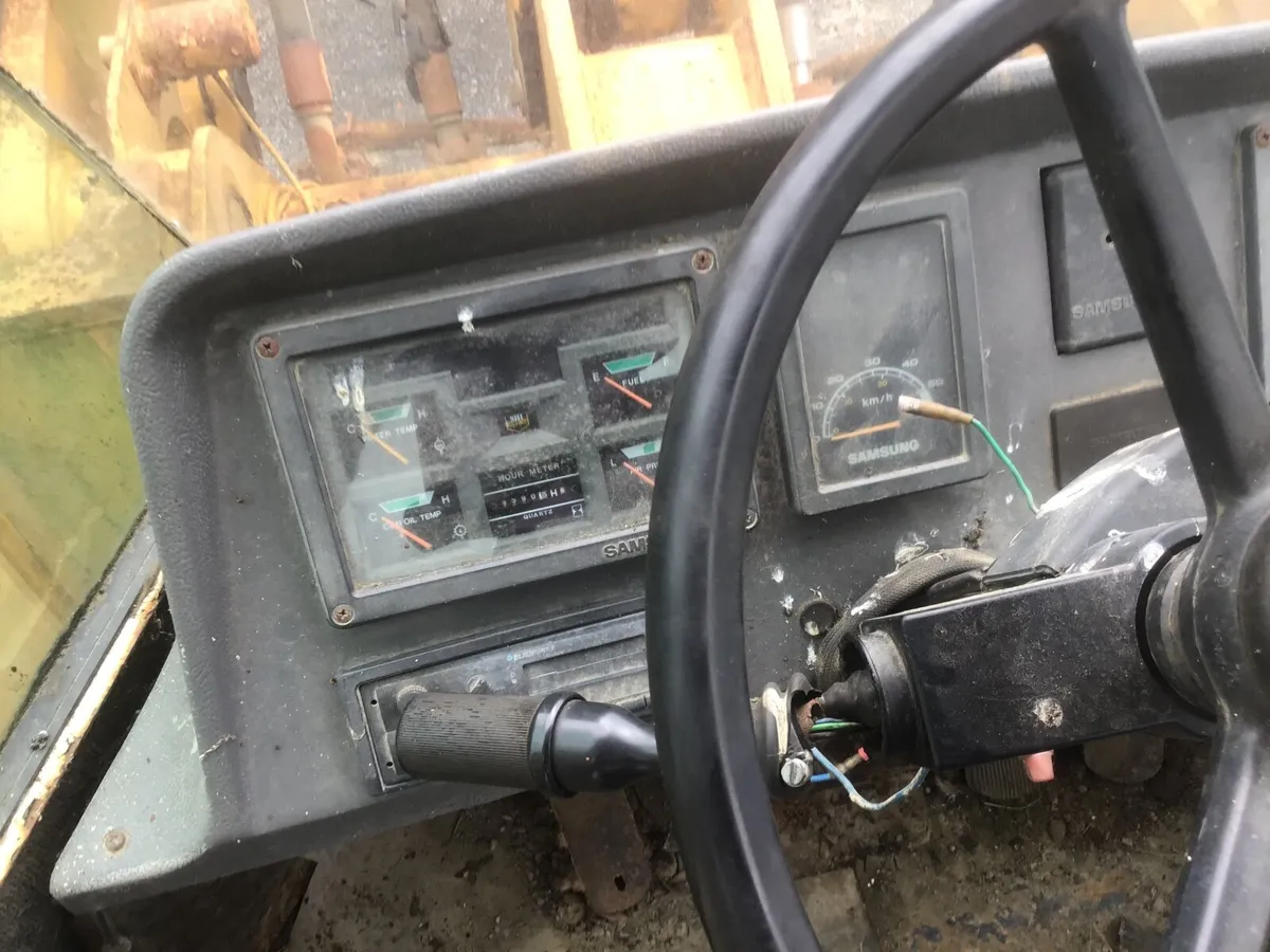 Loading shovel - Image 2