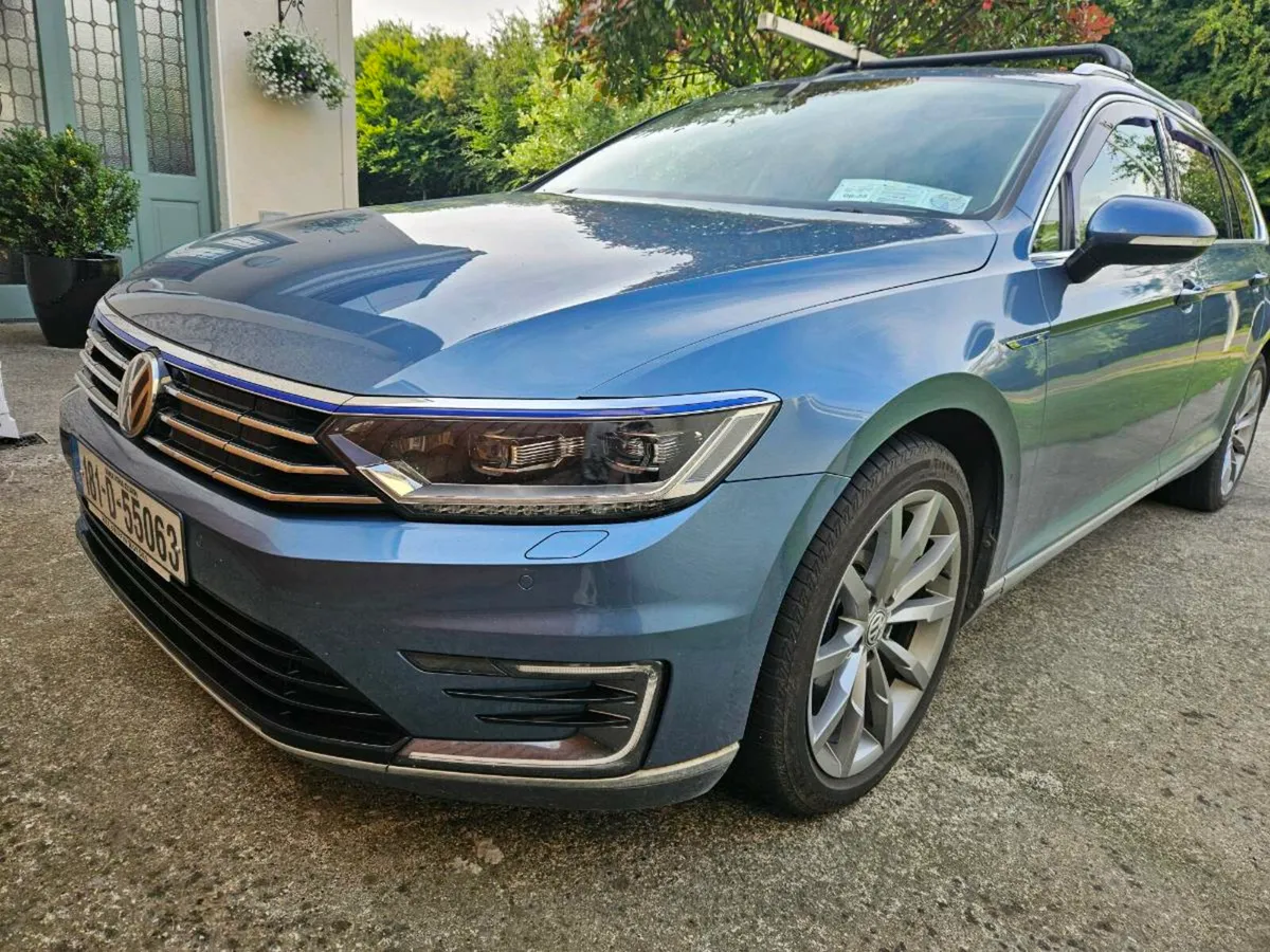 2018 VW Passat GTE Advance  Estate - Image 2