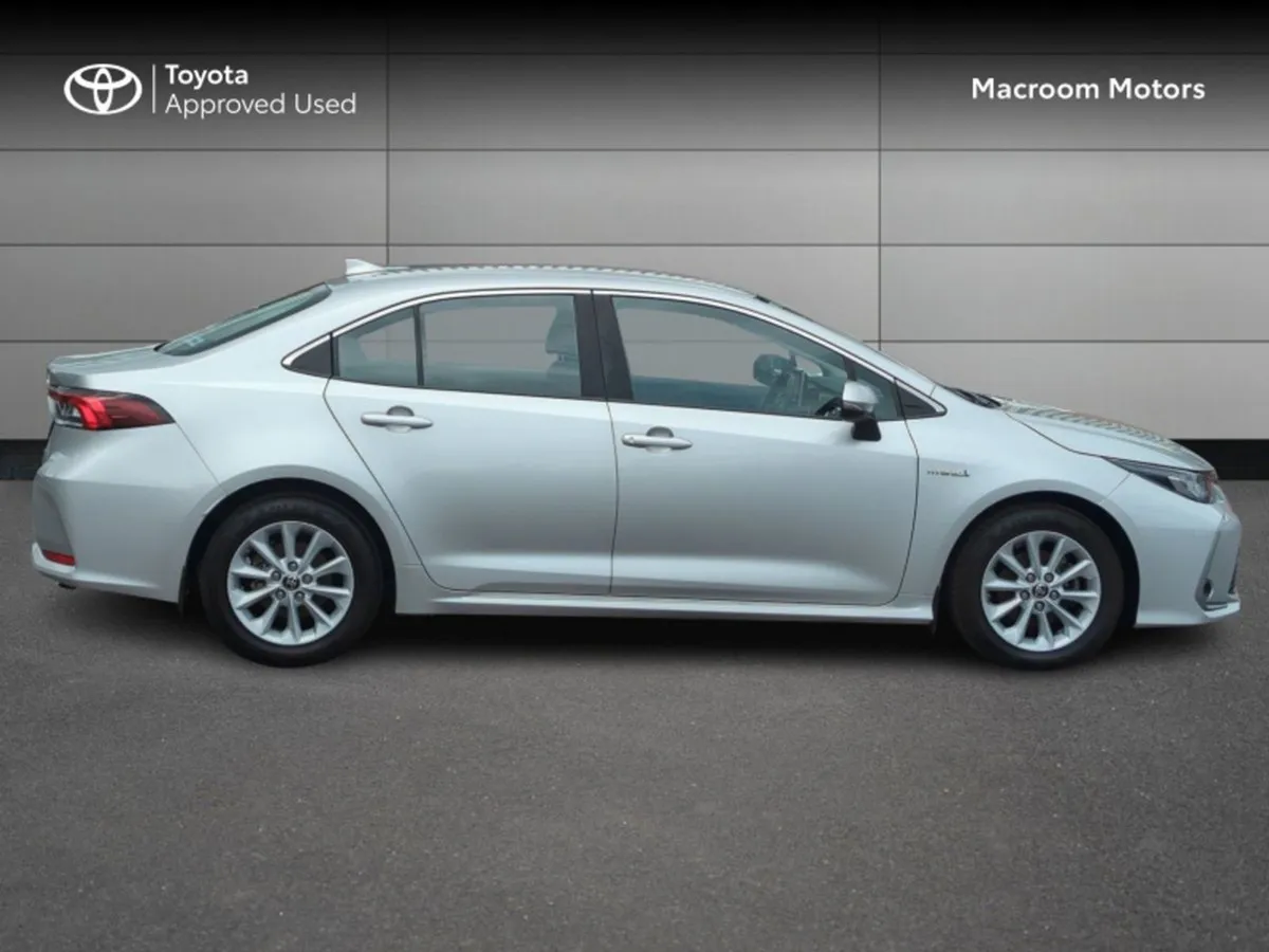 Toyota Corolla 1.8 Litre Hybrid - Image 3