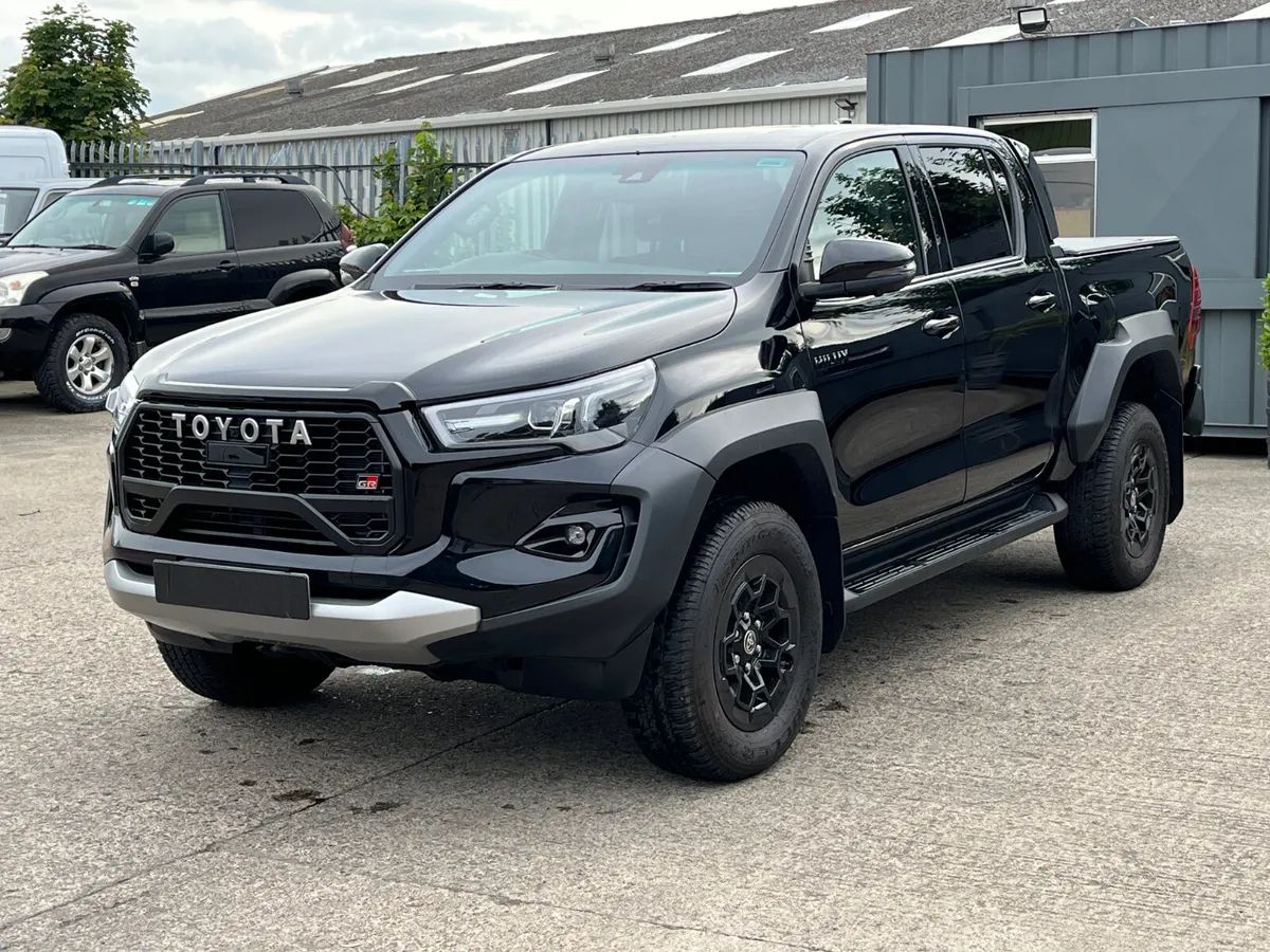 NEW TOYOTA HILUX 2.8 D4D GR SPORT II - Image 4