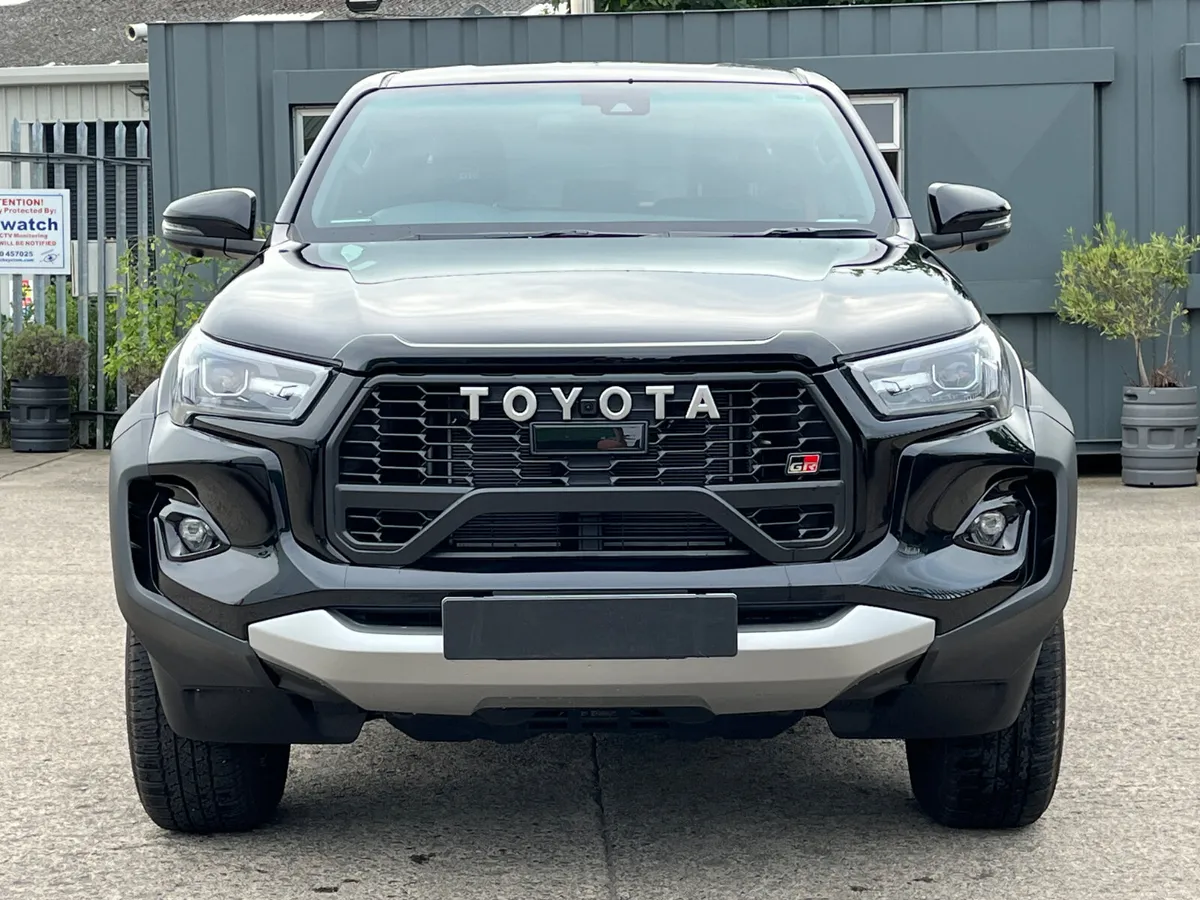 NEW TOYOTA HILUX 2.8 D4D GR SPORT II - Image 3
