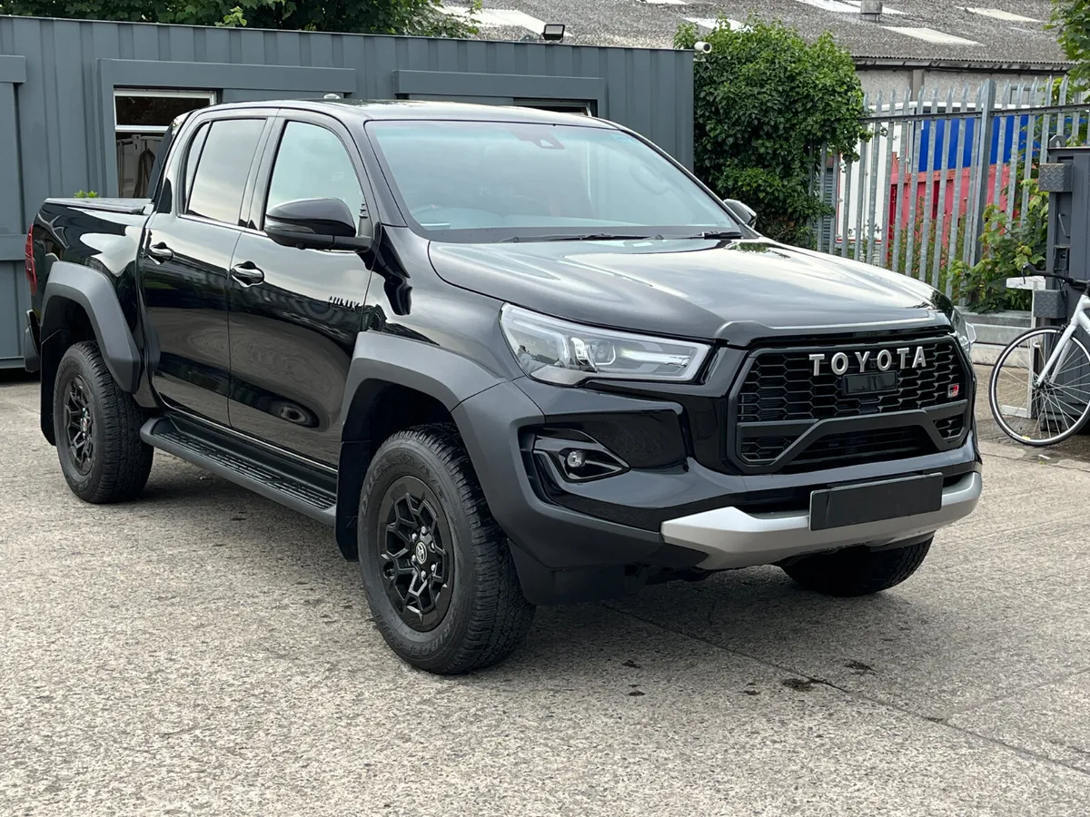 NEW TOYOTA HILUX 2.8 D4D GR SPORT II - Image 2