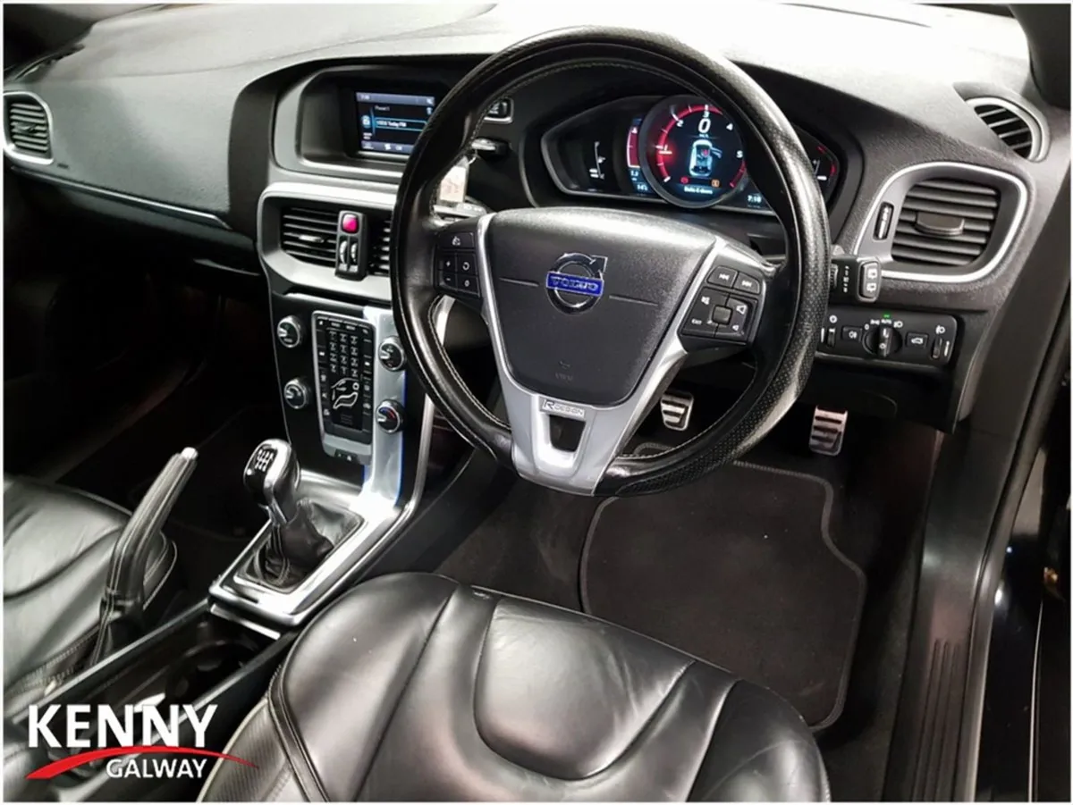 Volvo V40 D2 R-design 5DR - Image 2