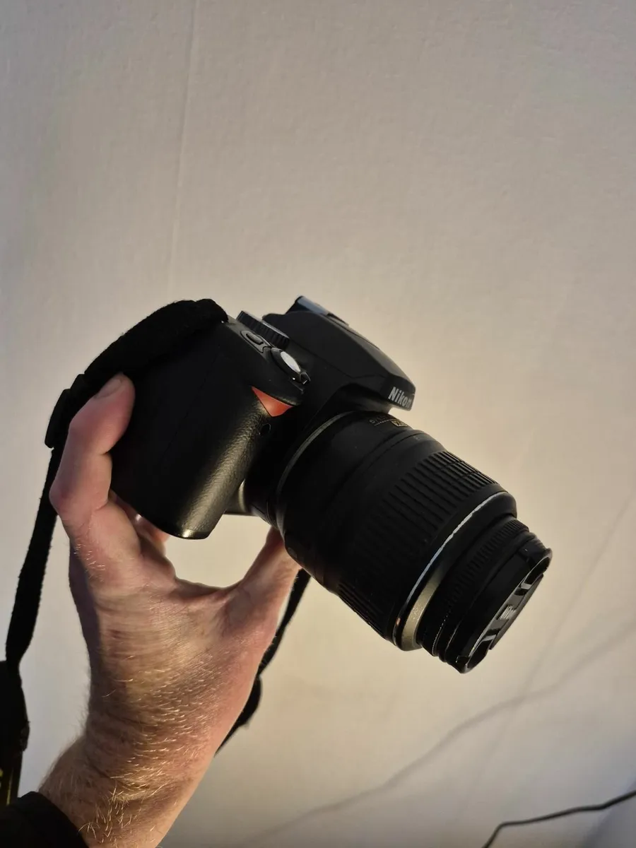 Nikon D60 plus 18-55mm lens and lowepro bag - Image 3