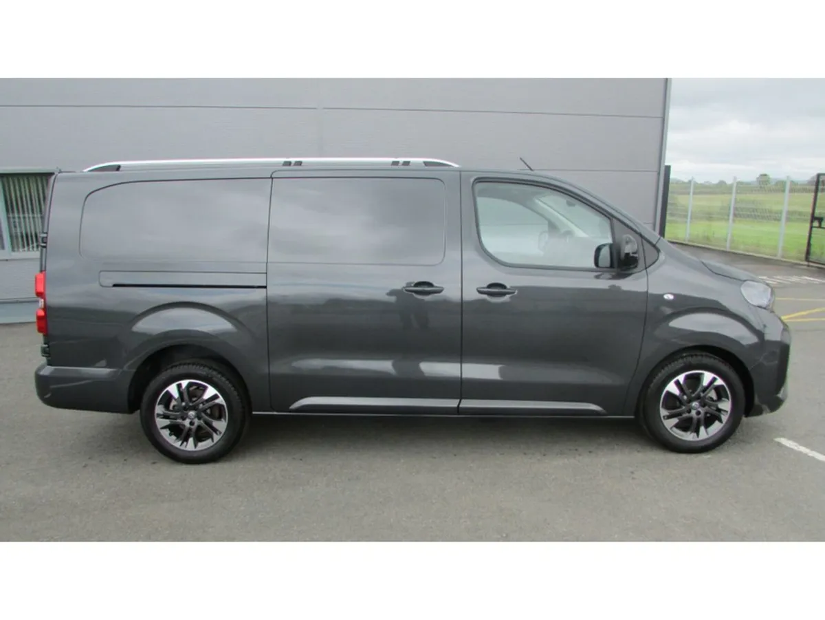 Opel Vivaro Sportive D-turbo 120PS - Image 2