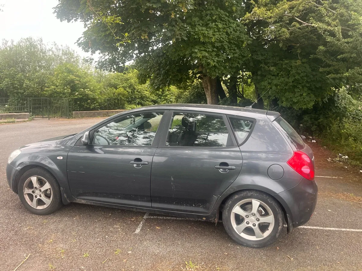 Car - Image 4