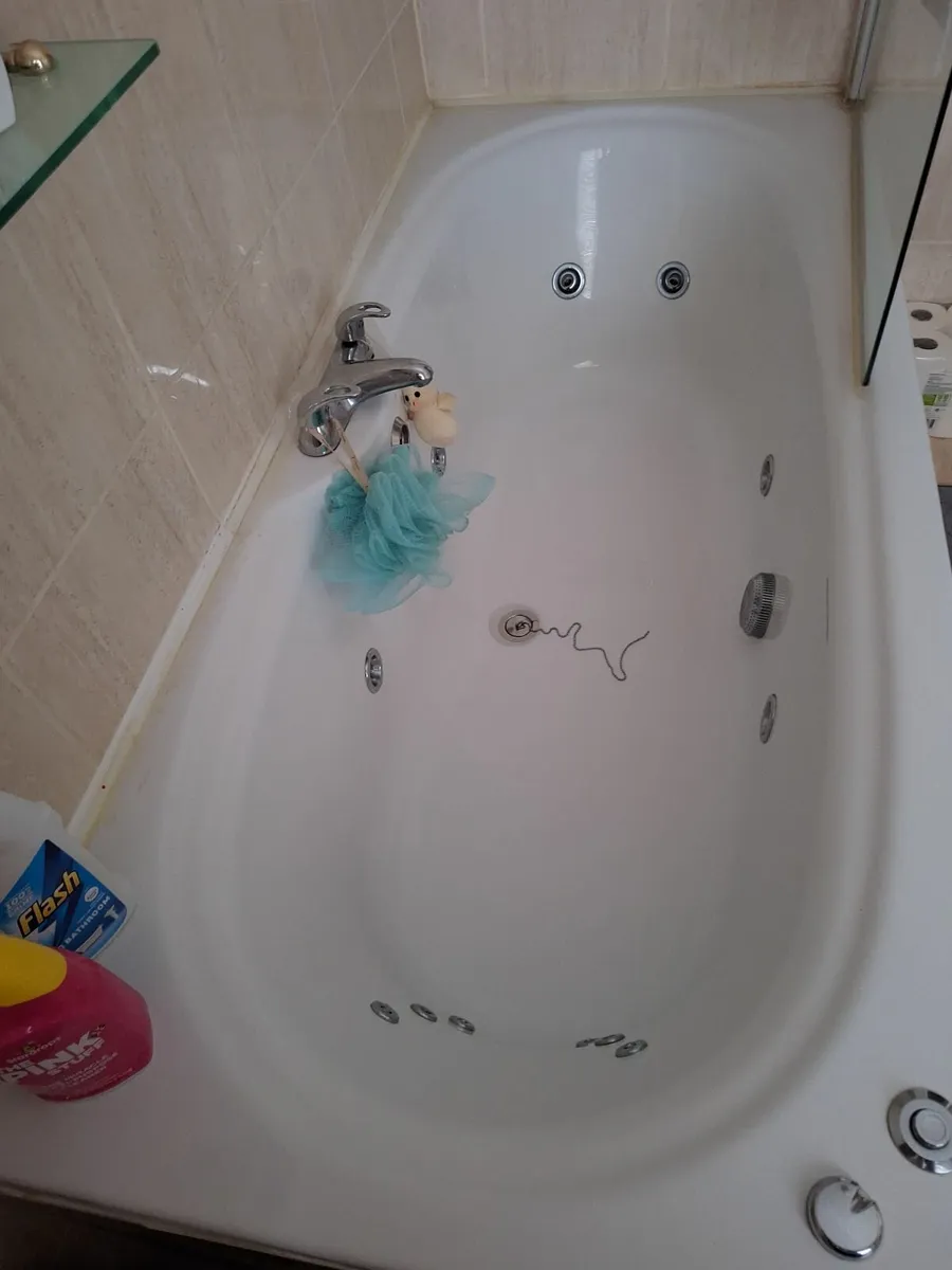 12 Jet Jacuzzi - Image 4