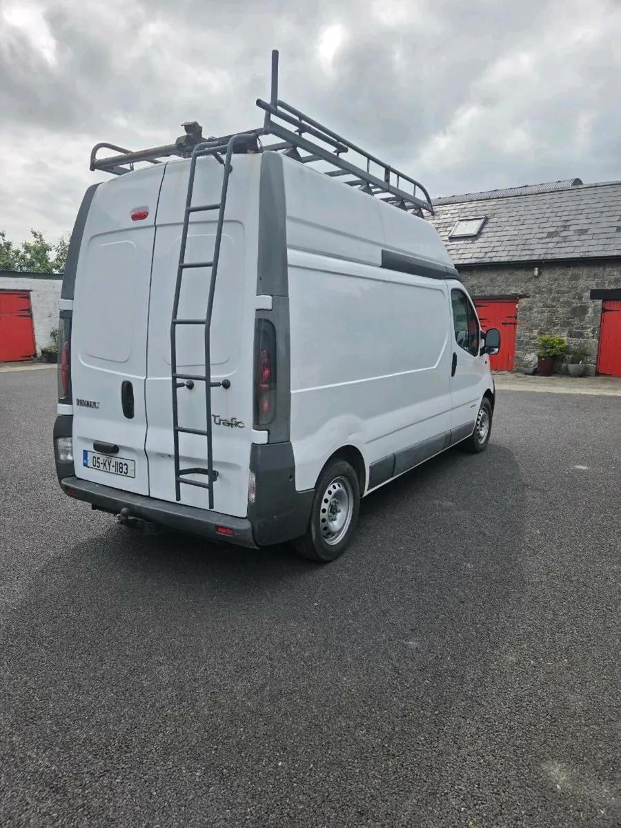 Renault trafic high roof camper - Image 4