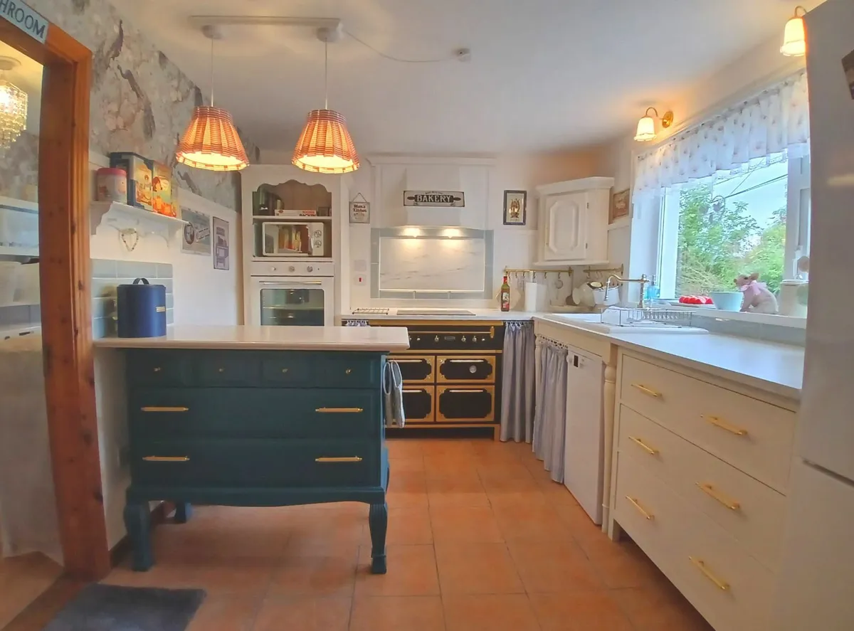 Charming family home in a sought-after location! - Image 2