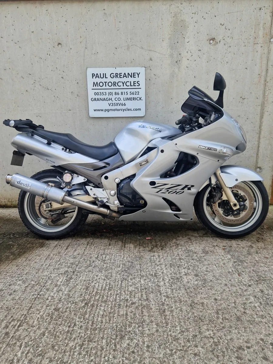 Kawasaki  ZZR 1200.   2002 - Image 1