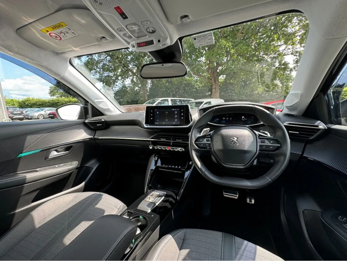 Peugeot 208 Allure 1.2 130hp Auto - Image 3
