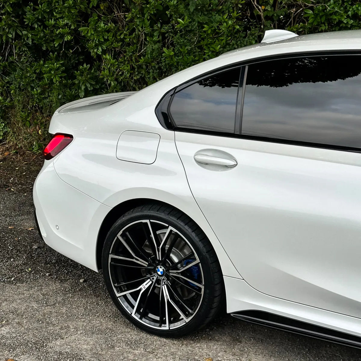 2020 (202)  BMW 330e M-SPORT PRO EDITION 290BHP - Image 4