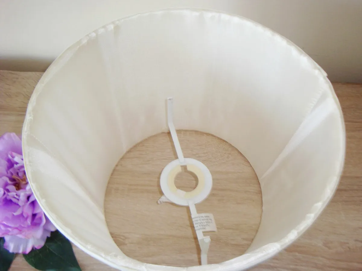 Cream pleated lampshade - Image 3