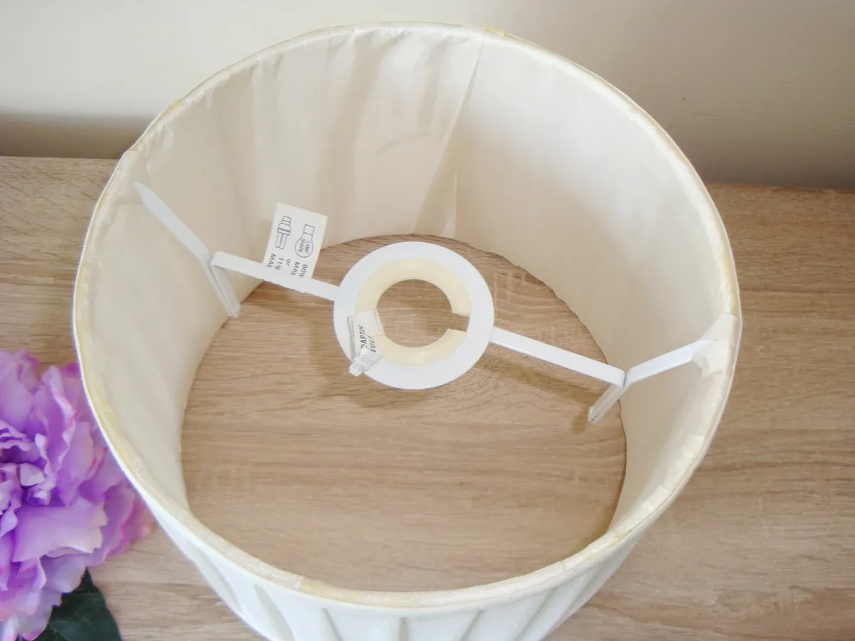 Cream pleated lampshade - Image 4