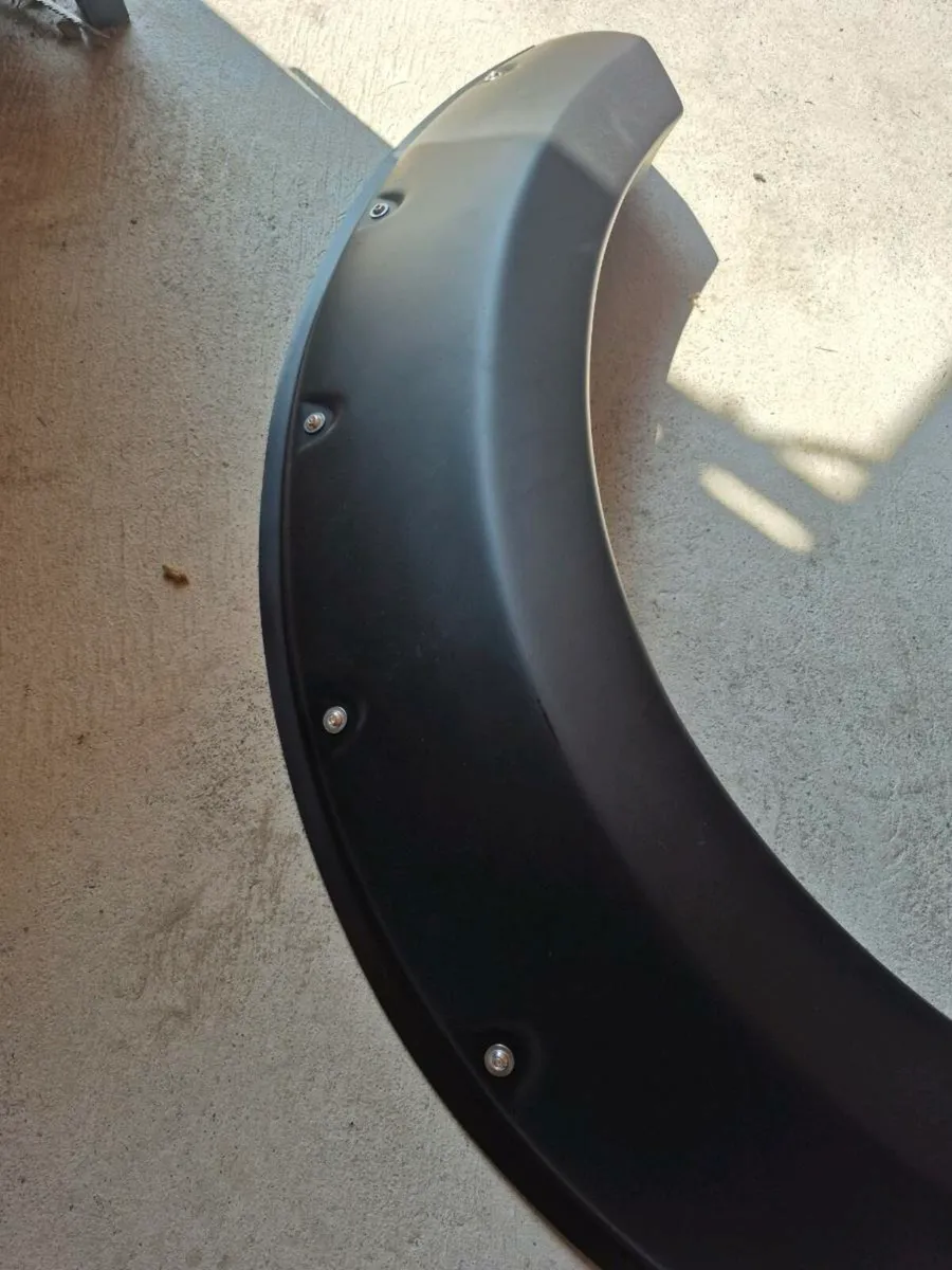 Navara wheel arch - Image 1