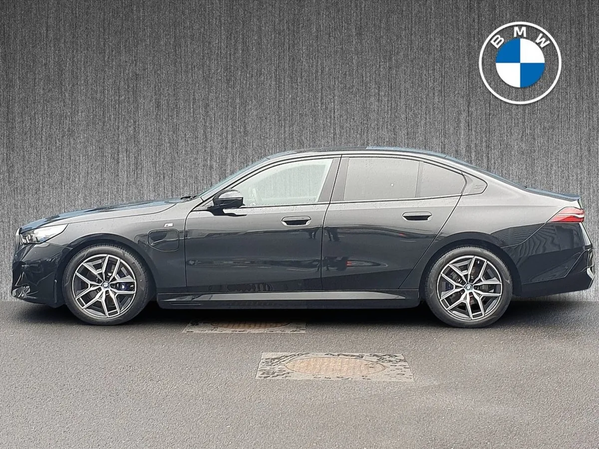 BMW 5 Series 530e M Sport Saloon - Image 4