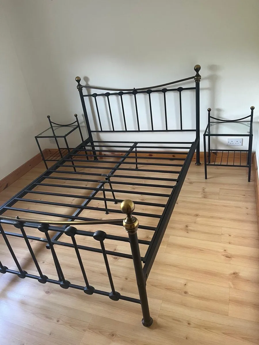 Double bed frame and bedside lockers - Image 1