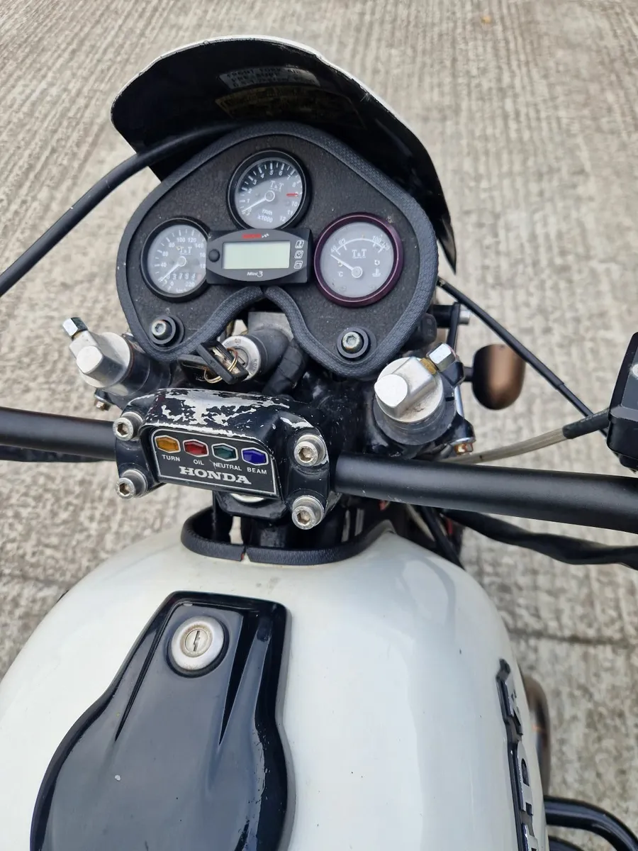 Honda cx  cafe  1984 - Image 4