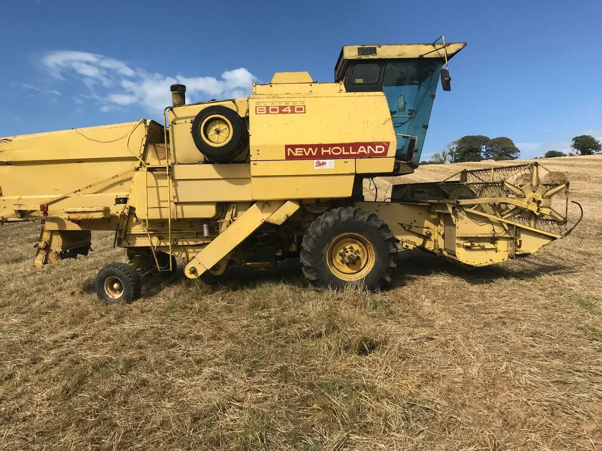 New Holland 8040 Combine - Image 1