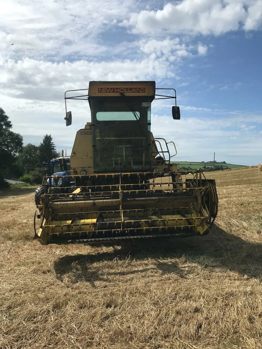 New Holland 8040 Combine - Image 3