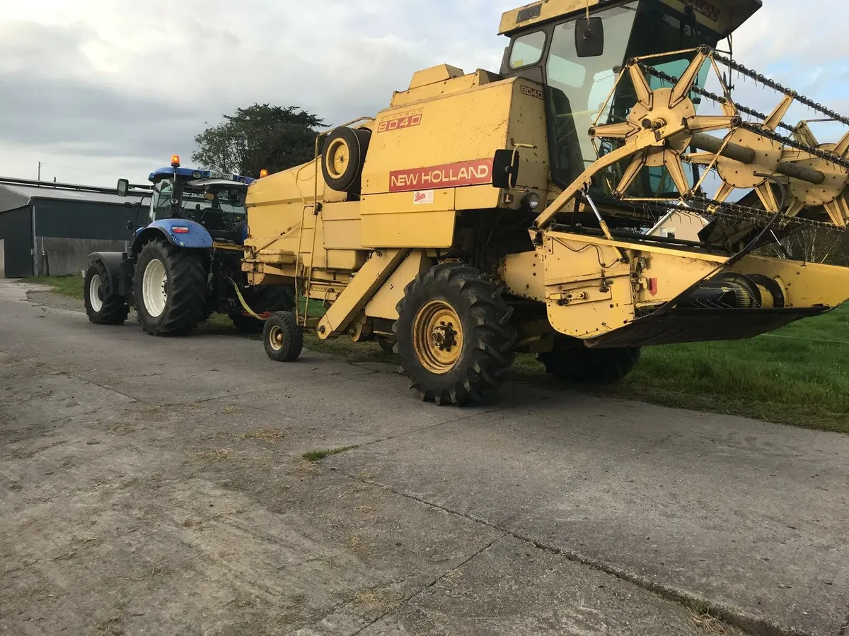 New Holland 8040 Combine - Image 4