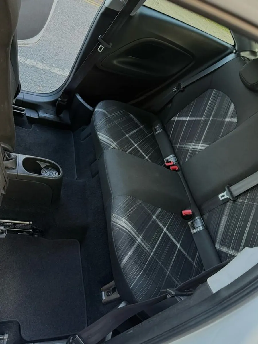 2015 Vauxhall Corsa - Image 3