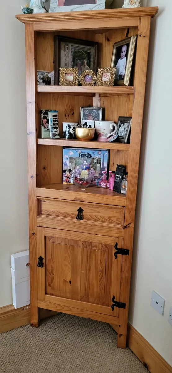 2 Beautiful Mexican pine corner units - Image 1