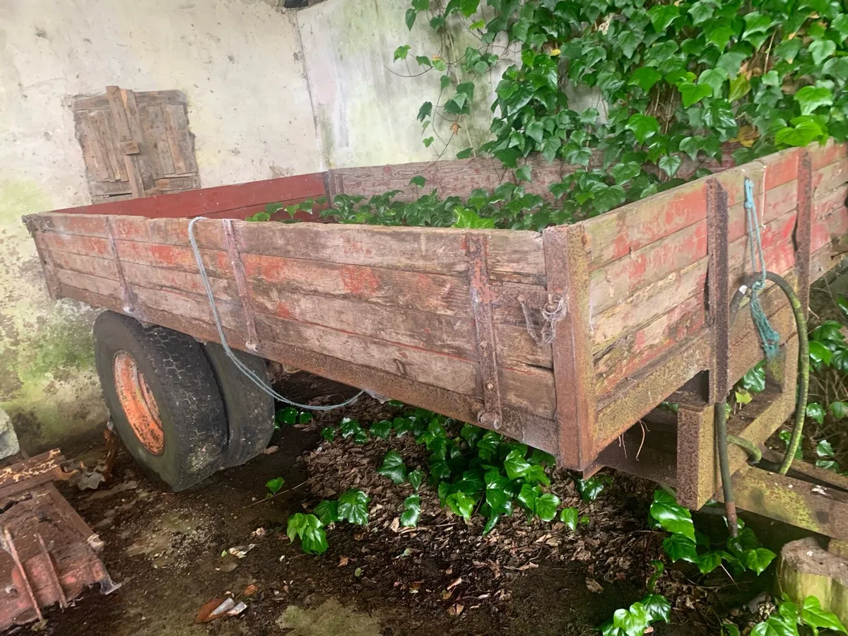 12foot by 7 foot tipping trailer - Image 1