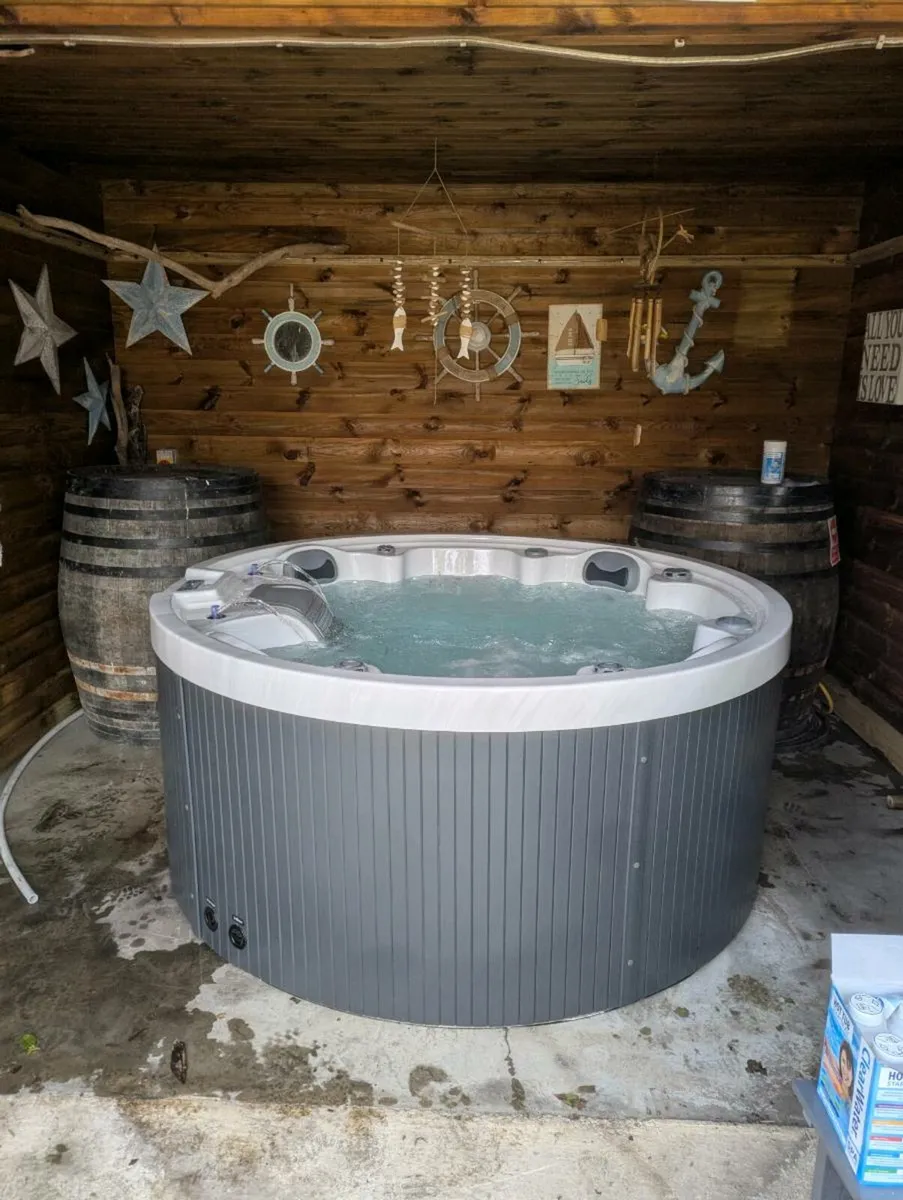 Brand new hot tub - Image 1