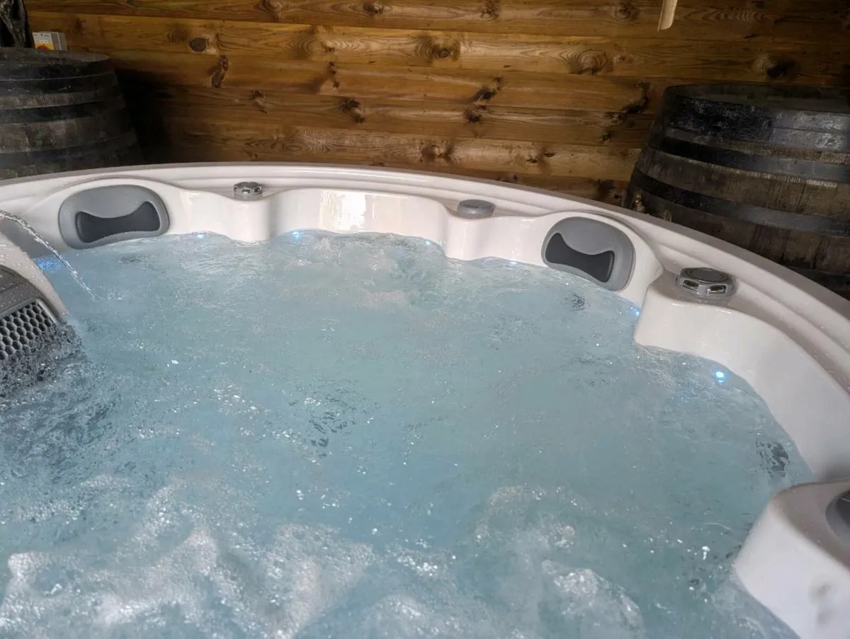 Brand new hot tub - Image 3