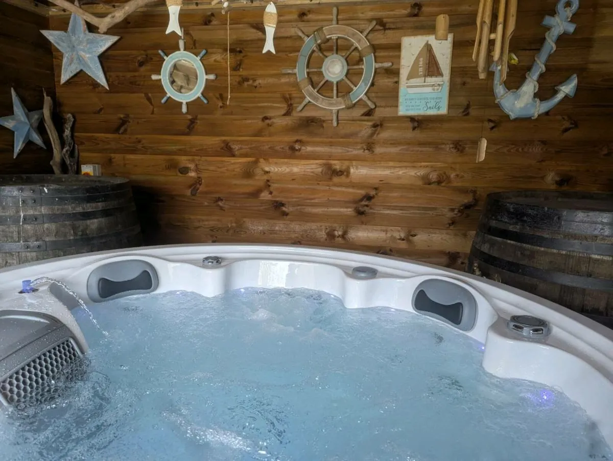 Brand new hot tub - Image 4