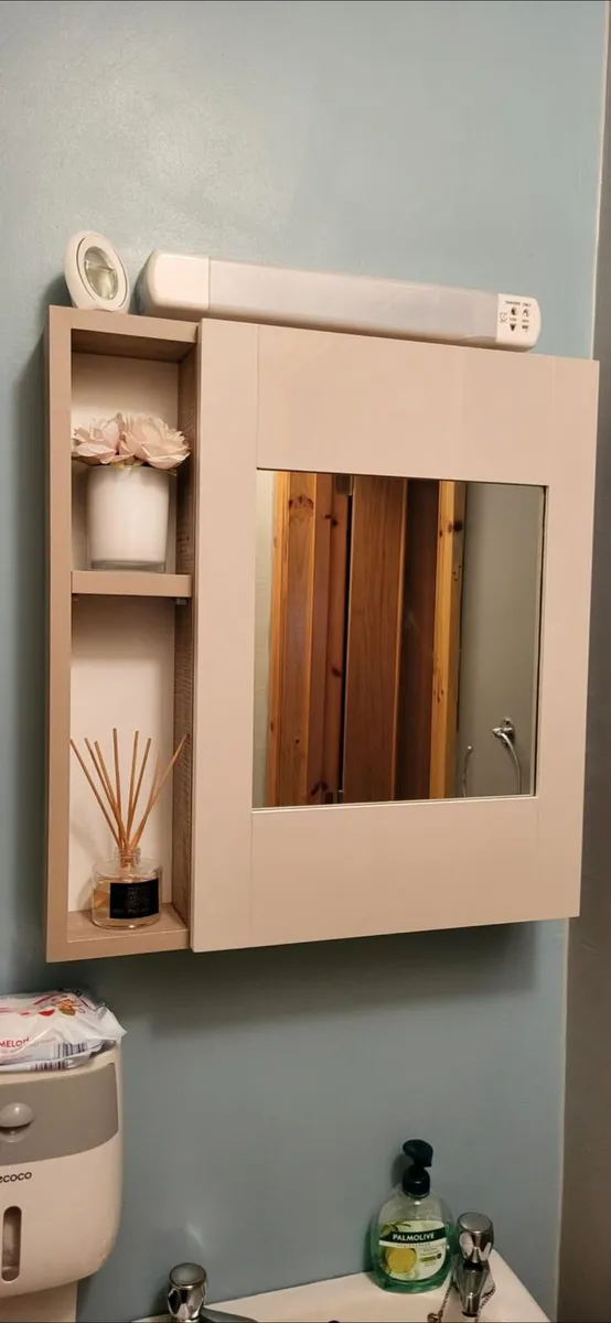 Bathroom unit - Image 1