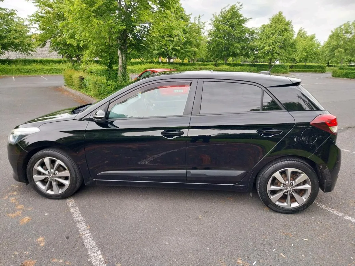 2015 Hyundai i20 - Image 2
