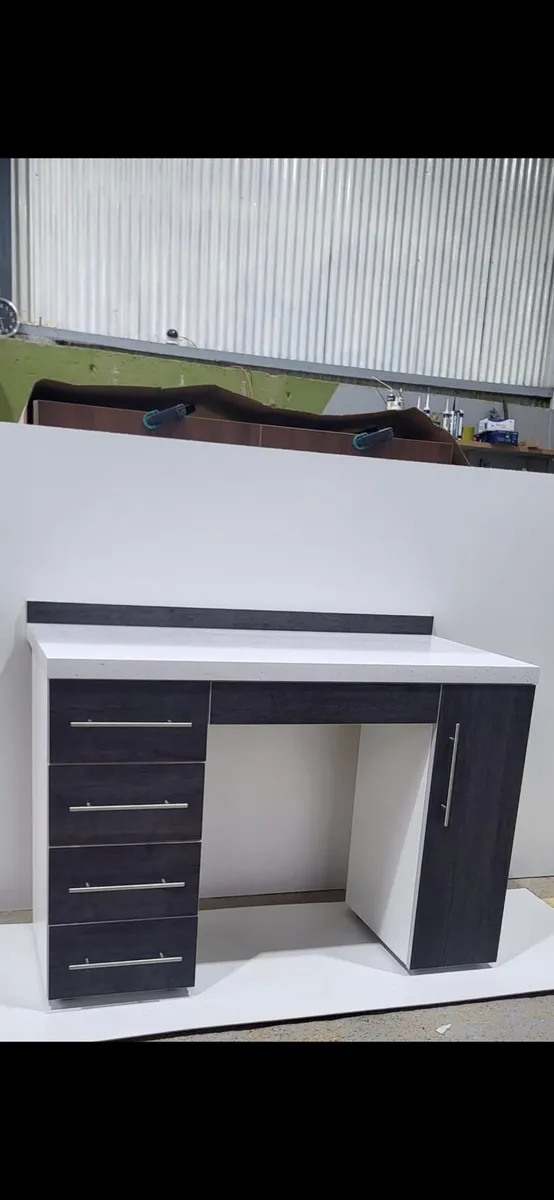 Make up tables - Image 3