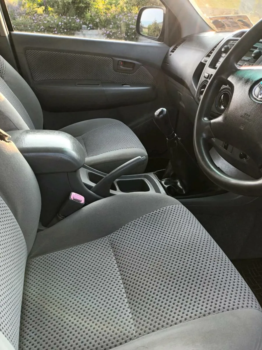 Toyota hilux - Image 3