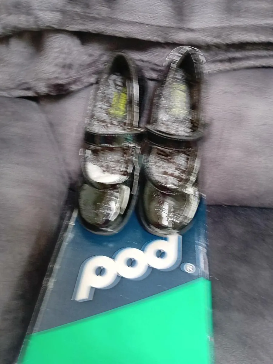 POD GIRLS SCHOOL SHOES NEW BOXED - Image 1