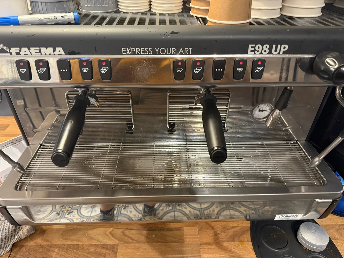 Commercial coffee machine - Image 1