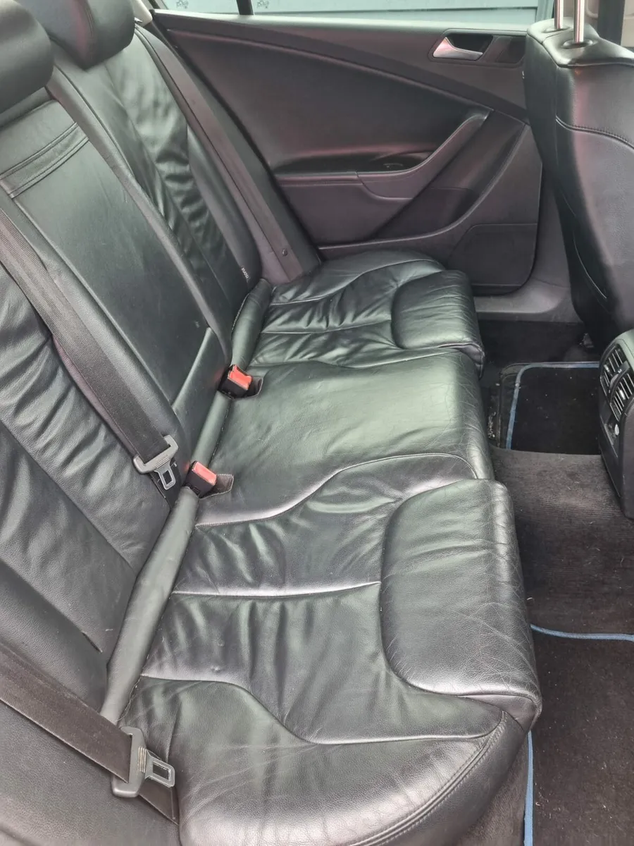 Volkswagon Passat - Image 4
