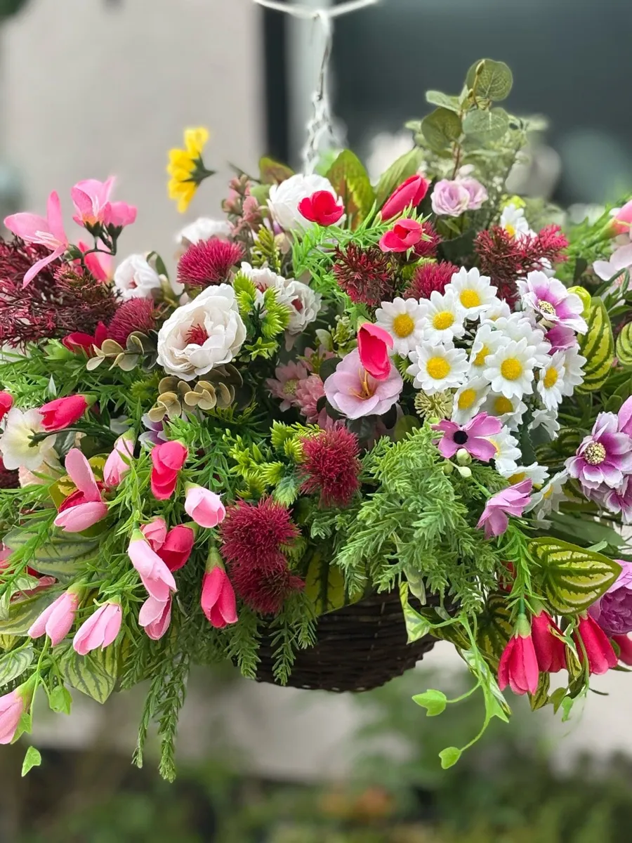 Artificial hanging baskets - Image 1