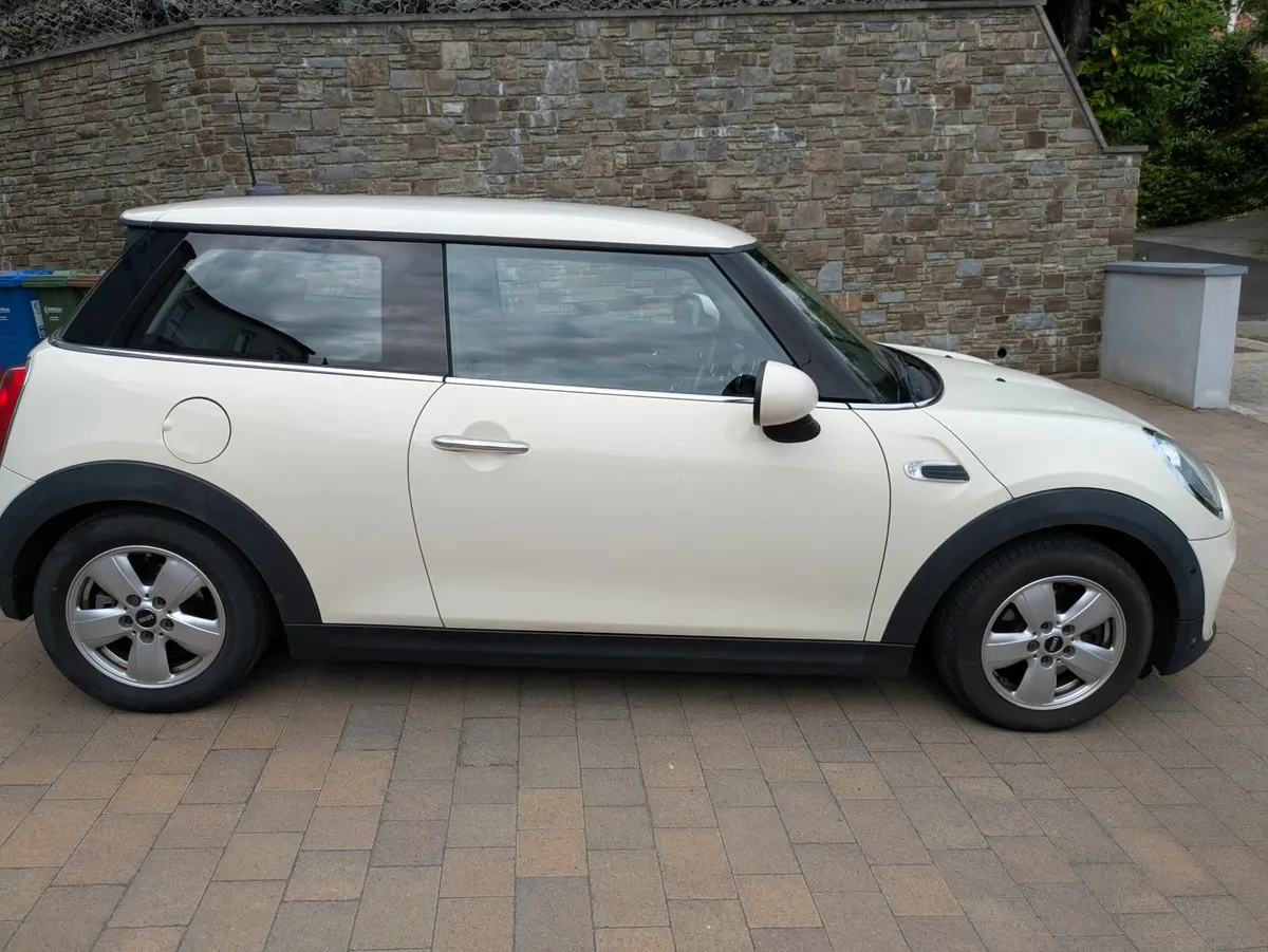 Mini Cooper 2015 - Image 2