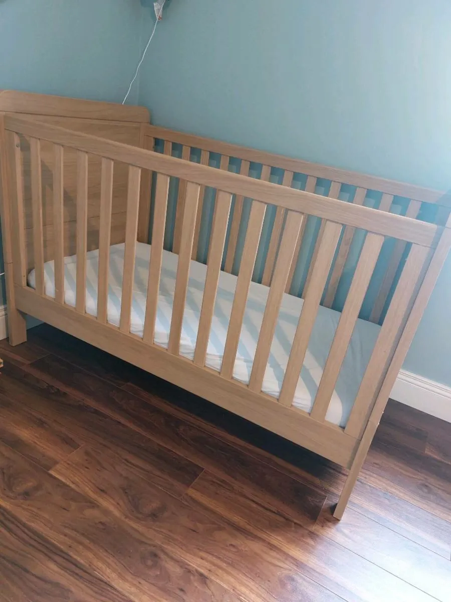 Cot bed - Image 1
