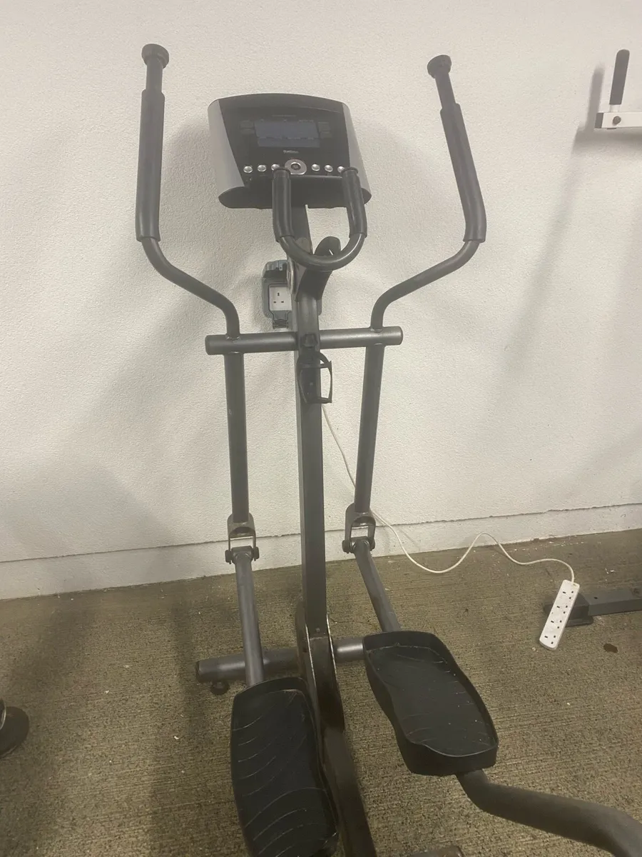 Cross trainer - Image 1