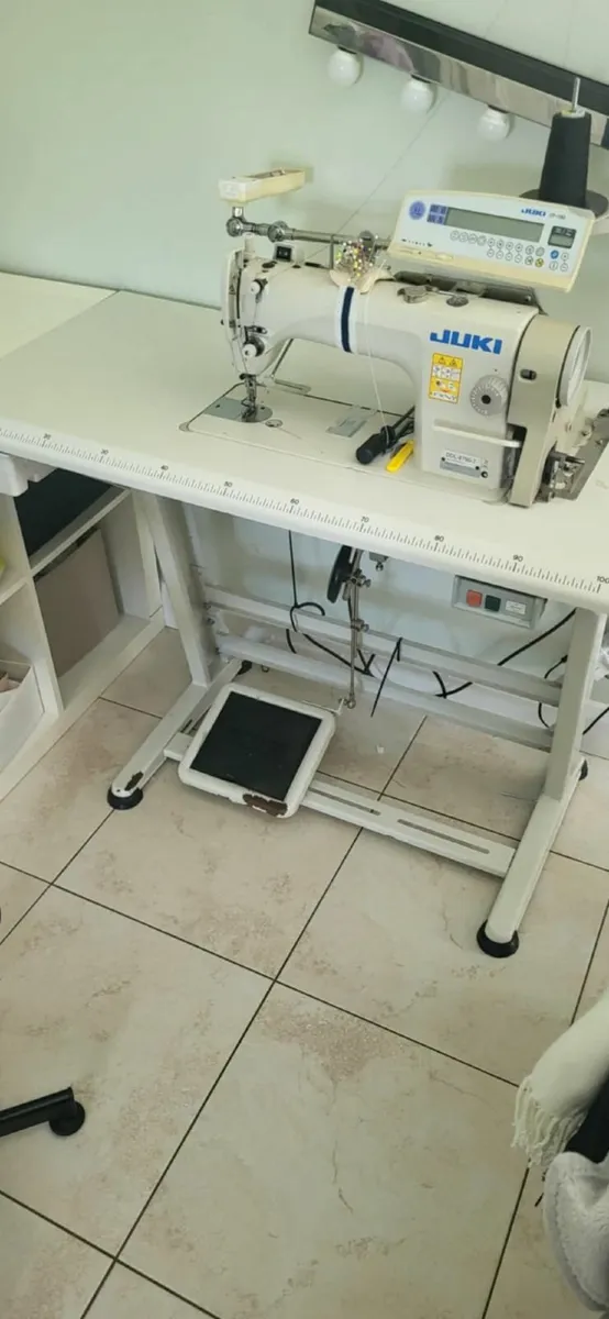 sewing machine - Image 1
