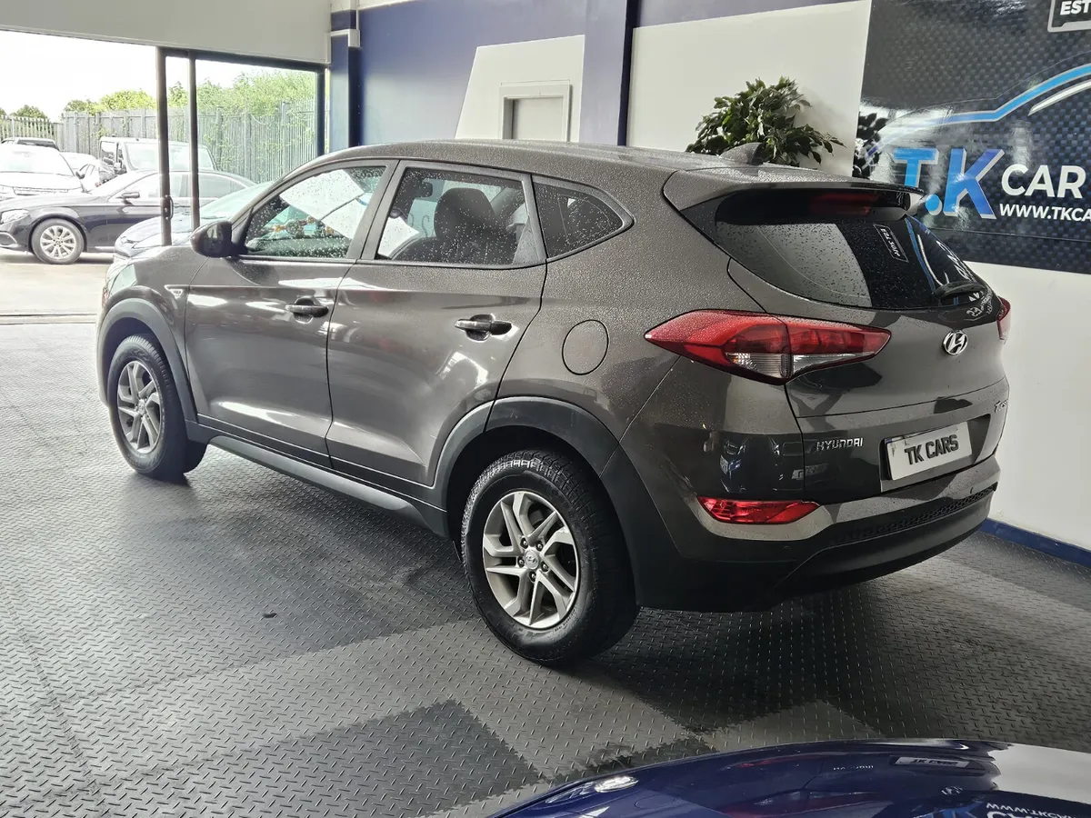 17 HYUNDAI TUCSON SE EDITION - Image 4